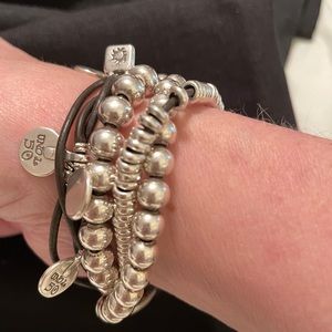 UNO De 50 Bracelet plus red rope charm